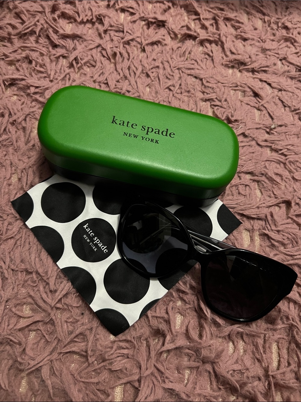 NWOT kate spade Savanna Black Cat-Eye Sunglasses with Green Hard Case